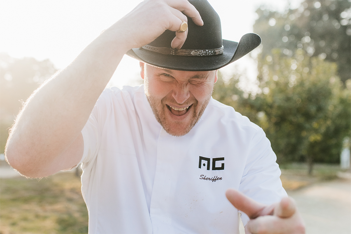 JOHAN Man wearing a cowboy hat pointing at the camera