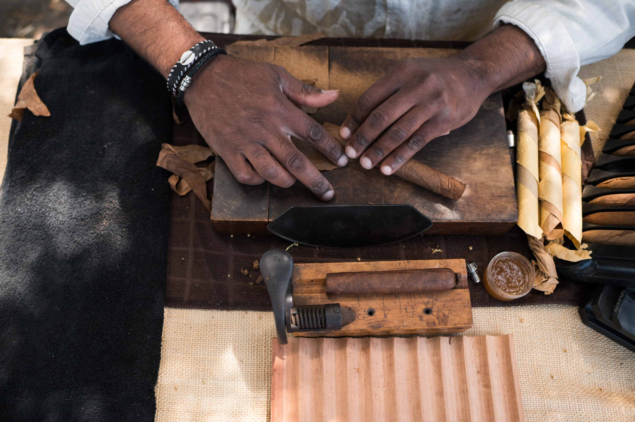 Farmstead_Derby_2022-9889 Man rolling cigars